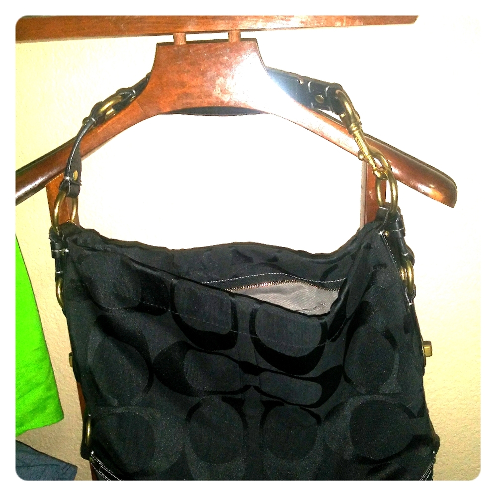 (SOLD)*AUTHENTIC* Coach Shoulder Bag